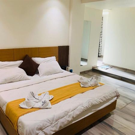Shree Murlidhar Guest House Surat Exteriör bild