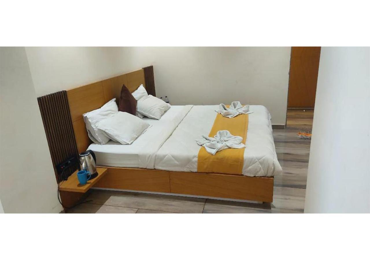 Shree Murlidhar Guest House Surat Exteriör bild
