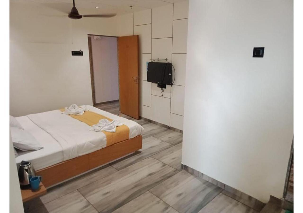 Shree Murlidhar Guest House Surat Exteriör bild