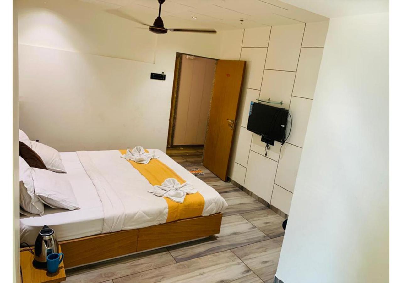 Shree Murlidhar Guest House Surat Exteriör bild