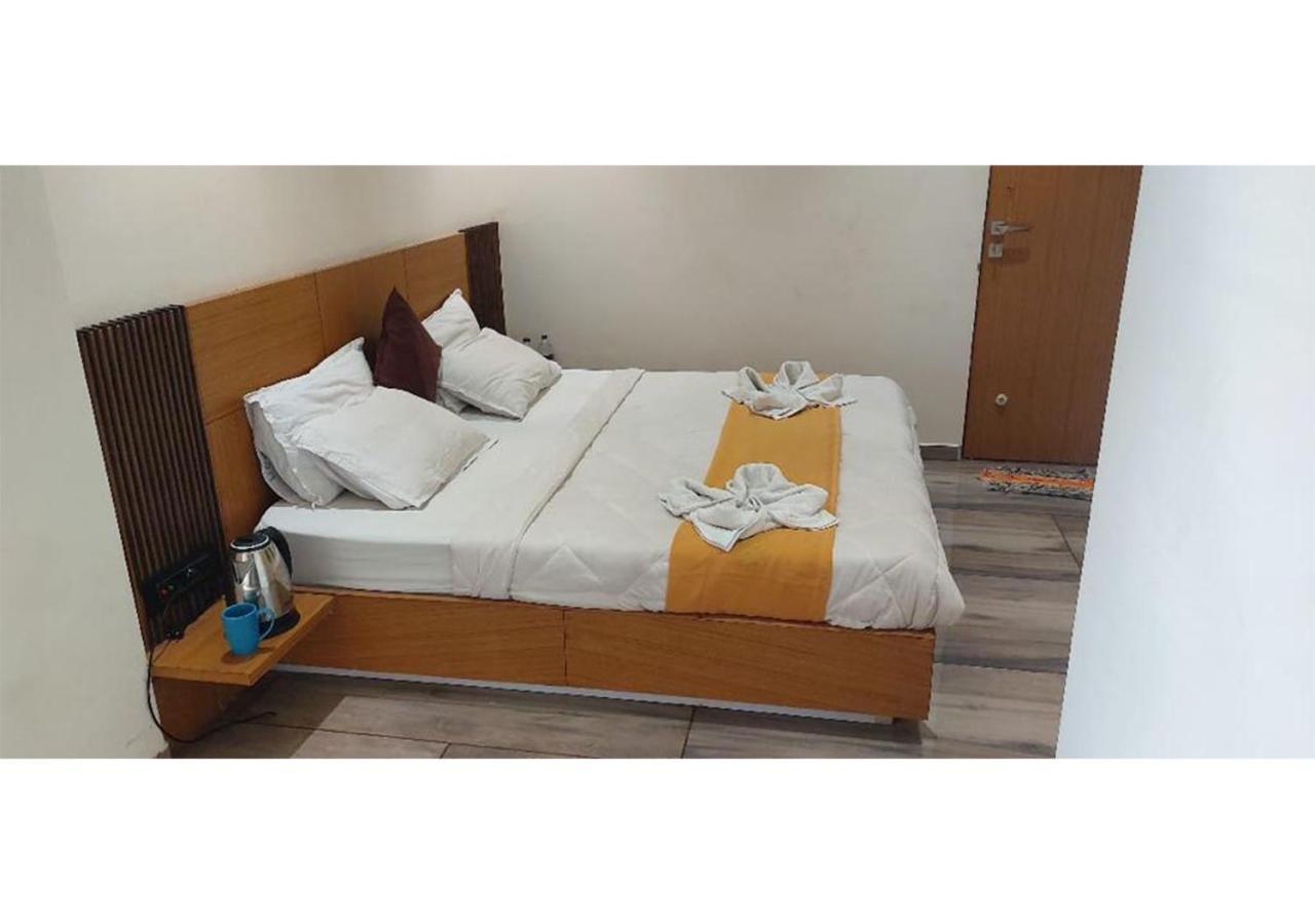 Shree Murlidhar Guest House Surat Exteriör bild