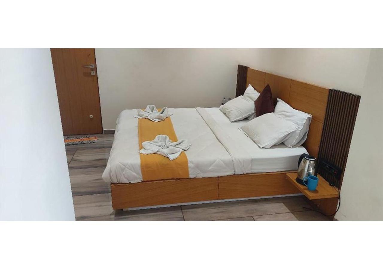 Shree Murlidhar Guest House Surat Exteriör bild